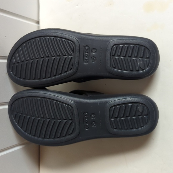 Crocs NWT Dual Comfort Sandal in 8 Wide. - Picture 2 of 6
